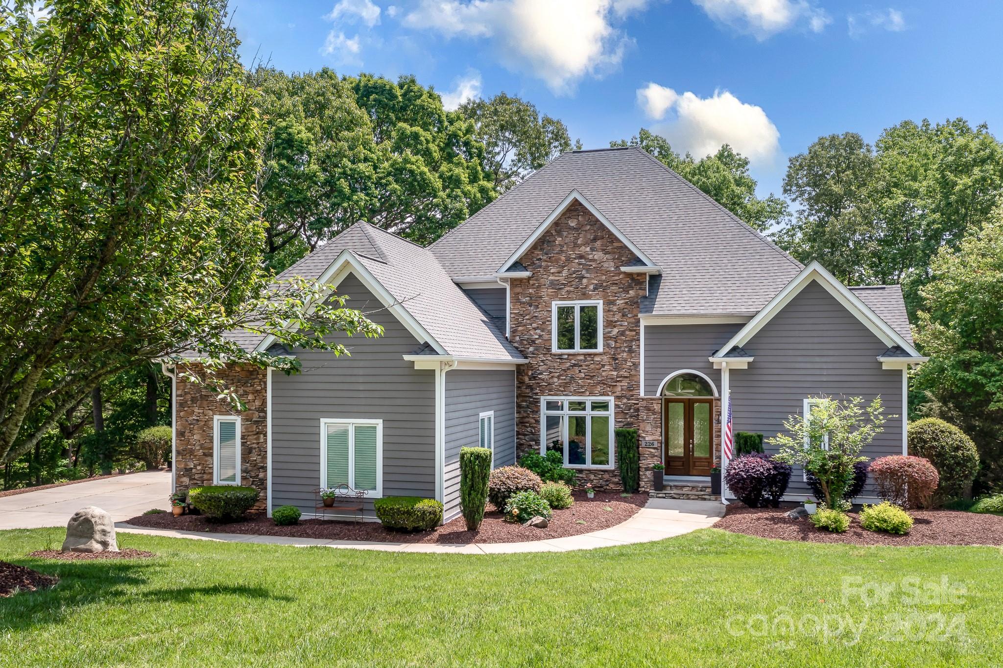 Photo of 226 Wildwood Cove Drive, Mooresville, NC 28117