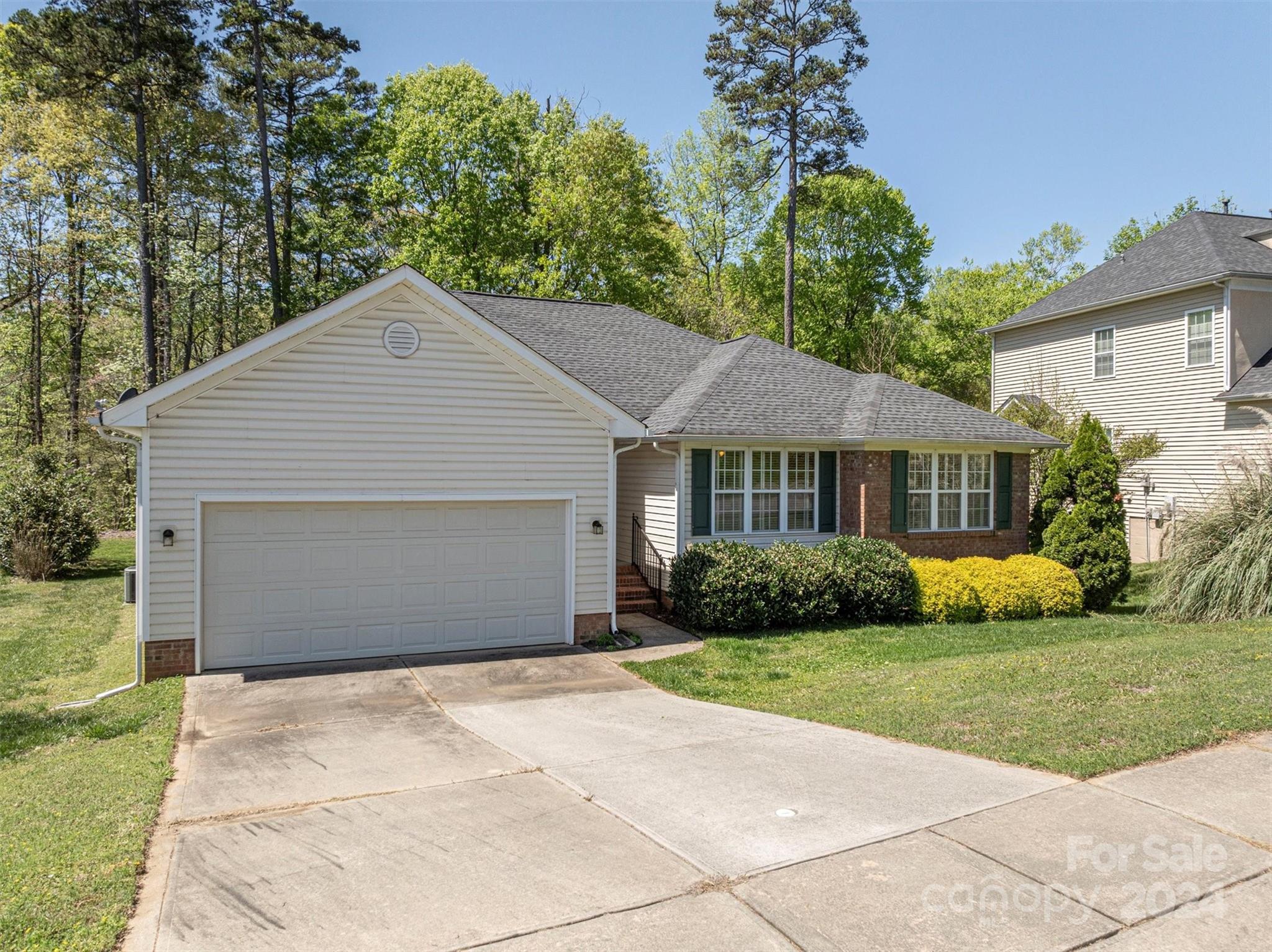 Photo of 424 Riverfront Parkway, Mount Holly, NC 28120