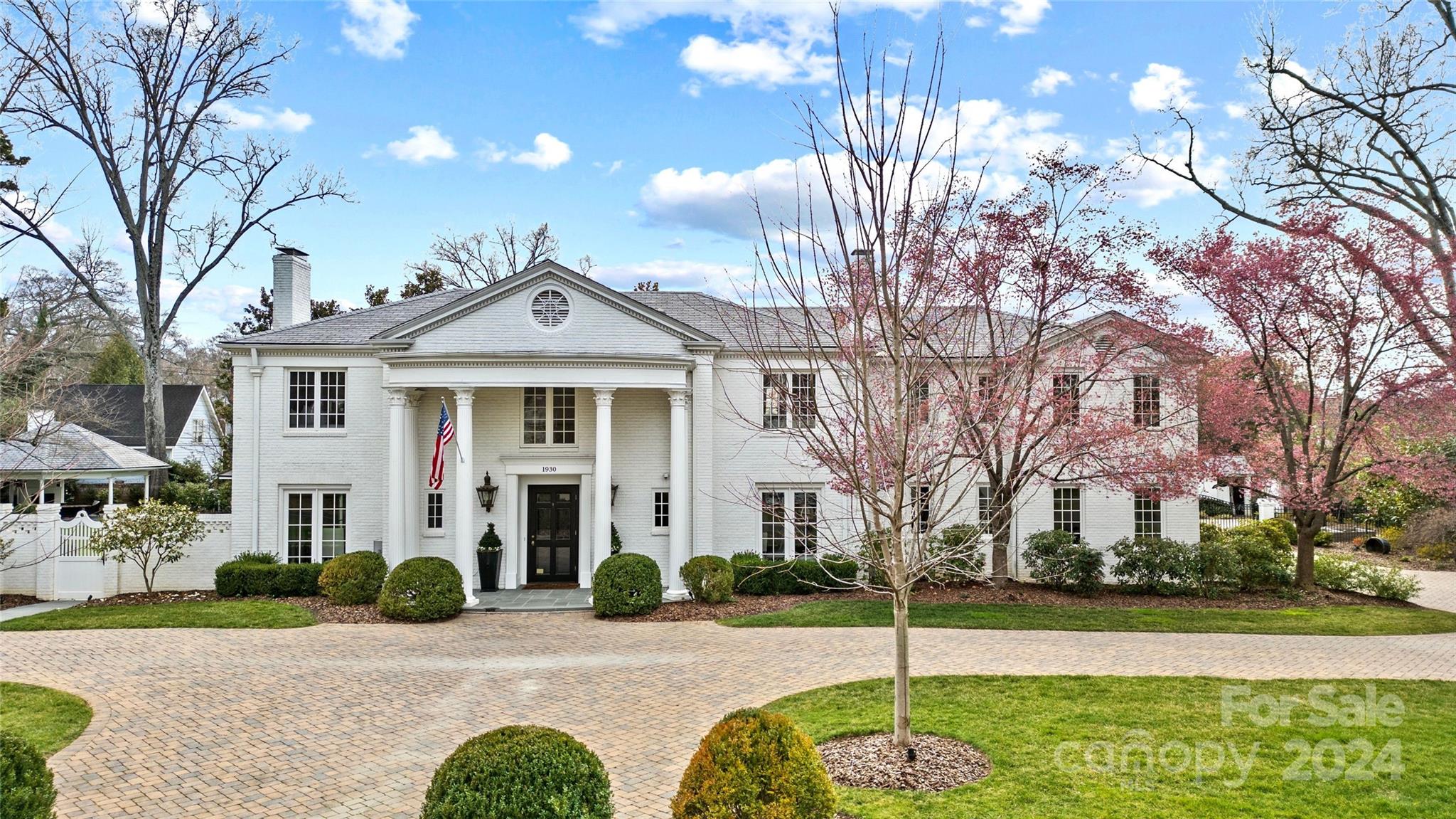 Photo of 1930 Queens Road W, Charlotte, NC 28207