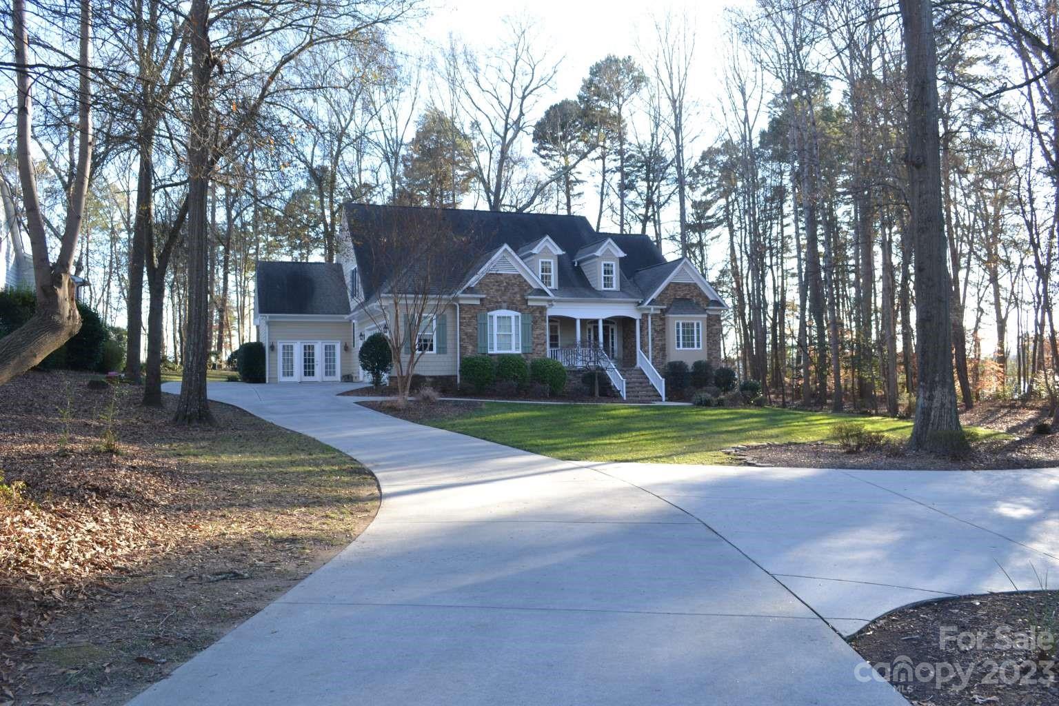 Photo of 332 Silvercliff Drive, Mount Holly, NC 28120