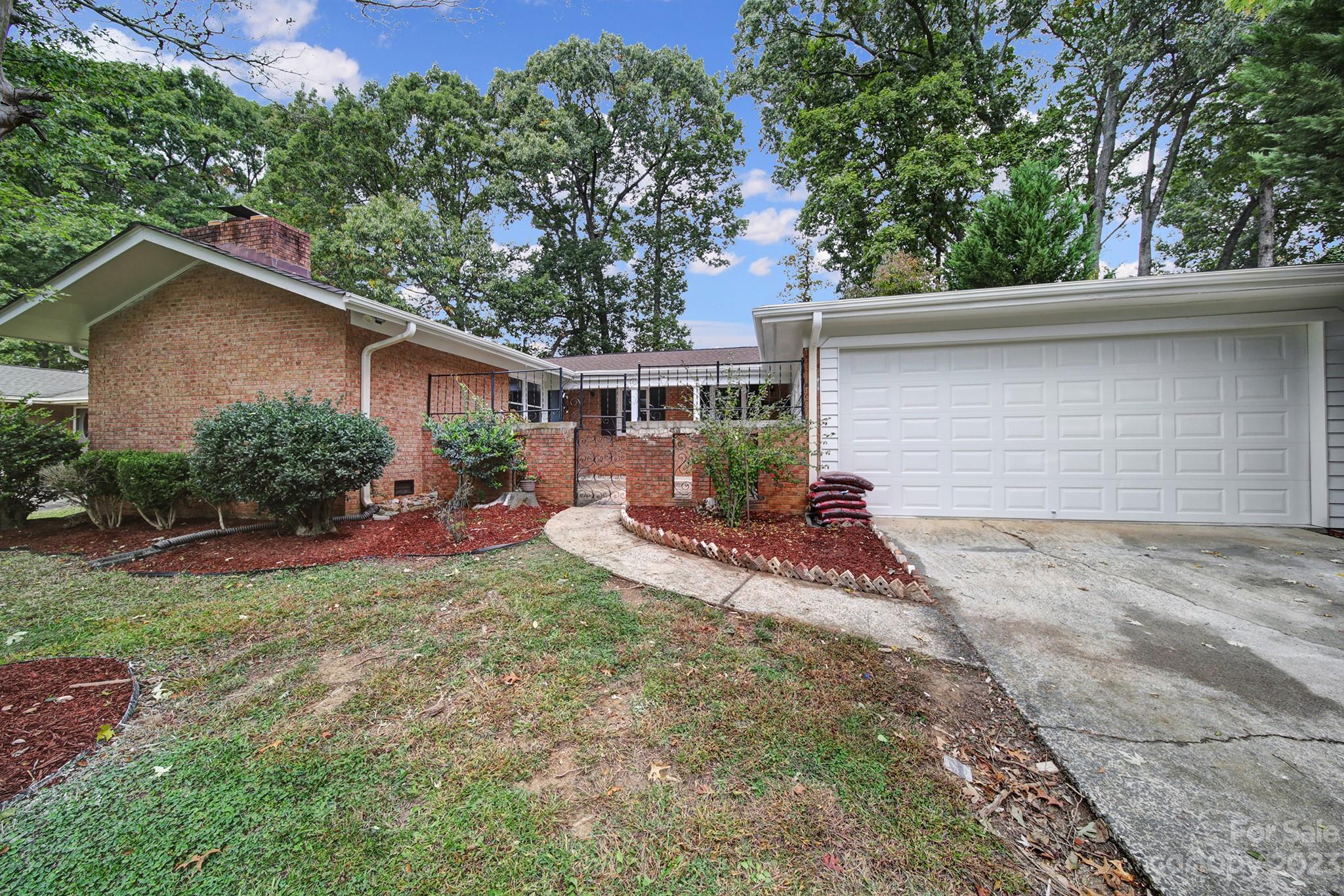 Photo of 1421 Woodberry Road, Charlotte, NC 28212