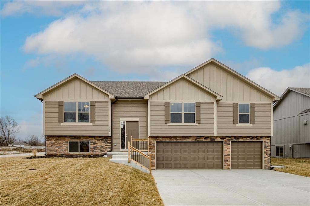 Photo of 1010 NW Crestwood Drive, Grain Valley, MO 64029