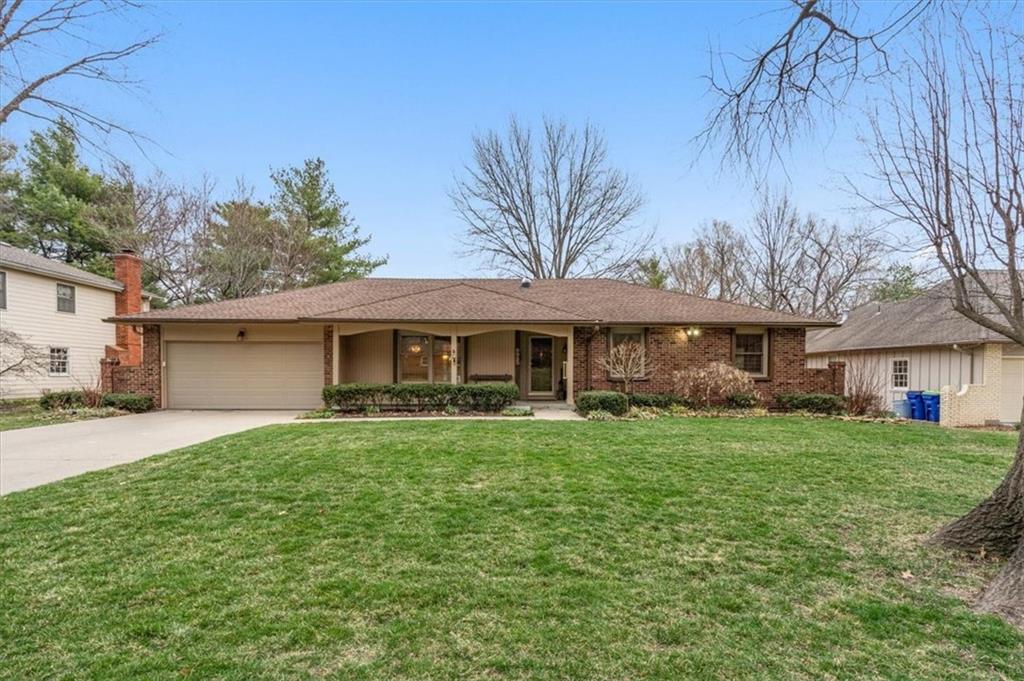 Photo of 8935 Outlook Drive, Overland Park, KS 66207