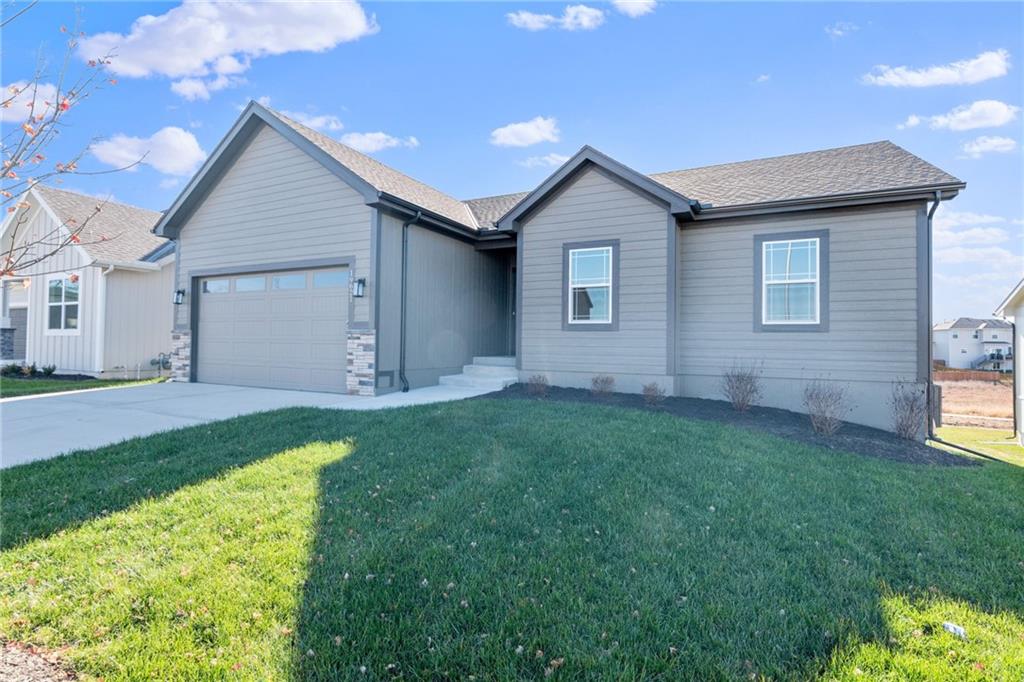 Photo of 19614 W 195th Place, Spring Hill, KS 66083