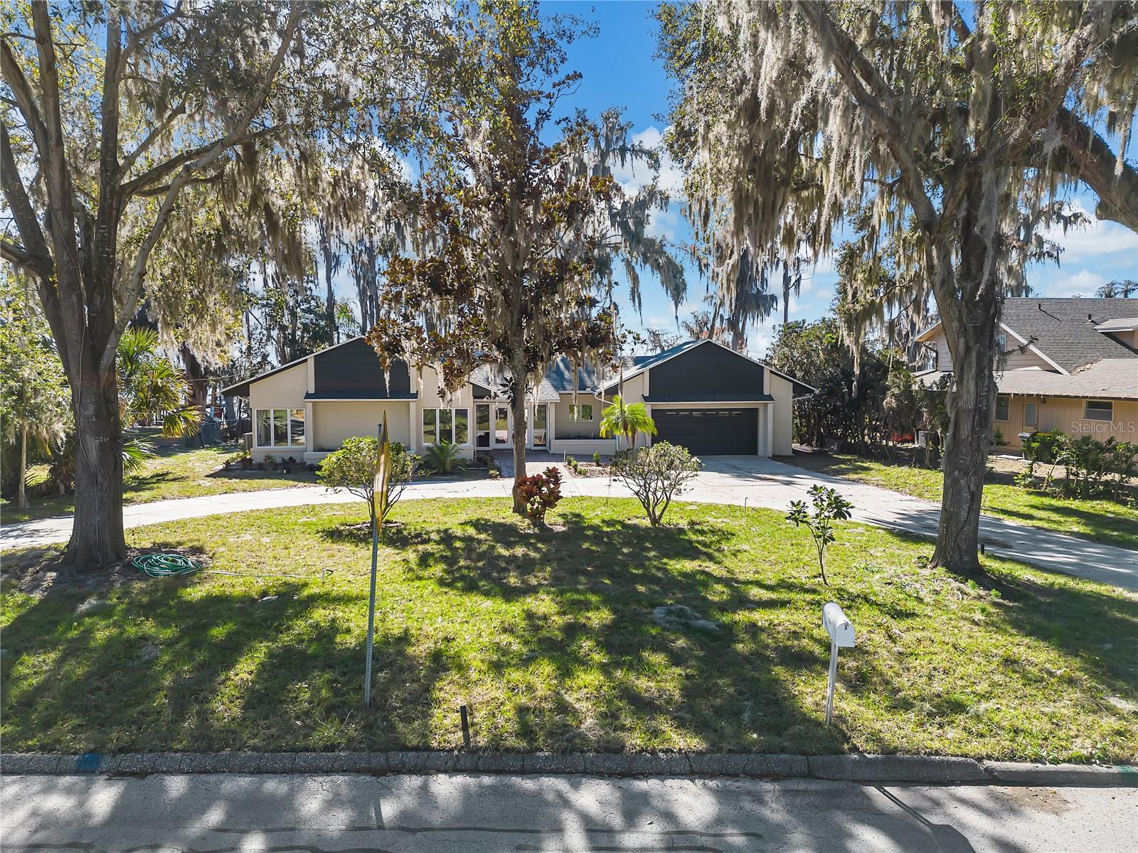Photo of 1261 W LAKESHORE DRIVE, CLERMONT, FL 34711