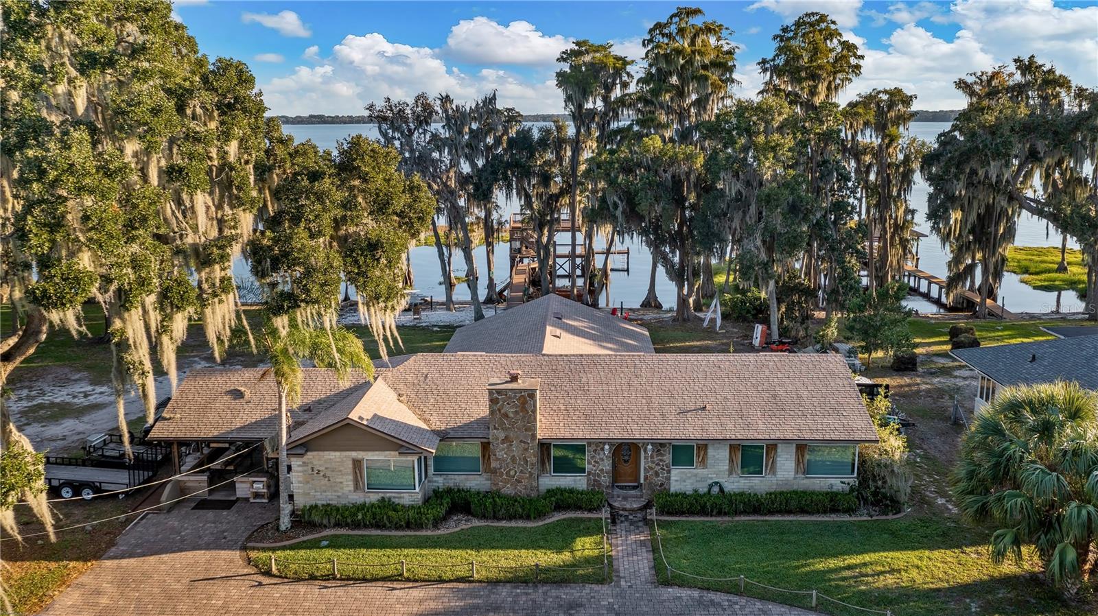 Photo of 1241 W LAKESHORE DRIVE, CLERMONT, FL 34711