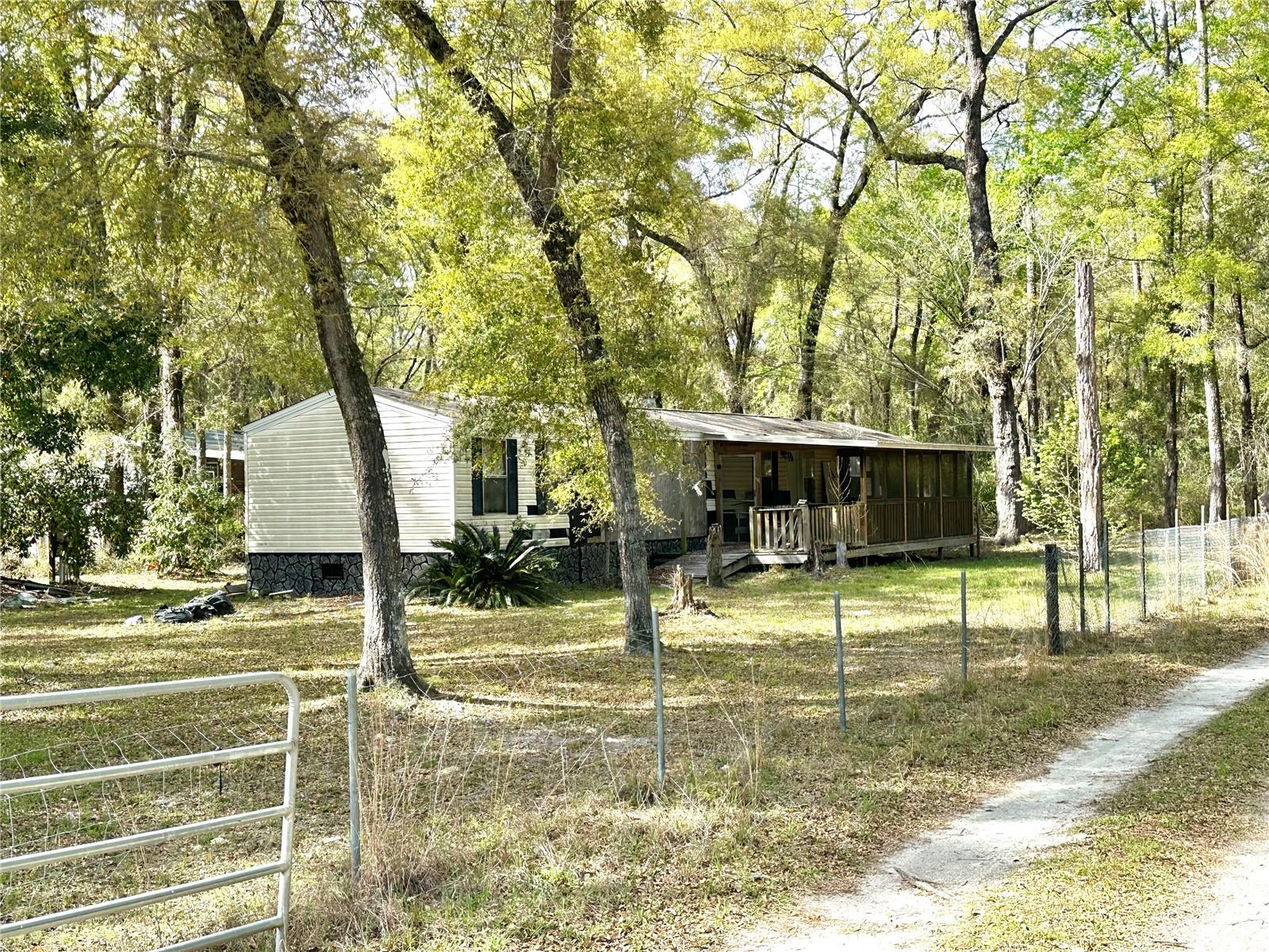 Photo of 733 SE DOWNING DRIVE, HIGH SPRINGS, FL 32643