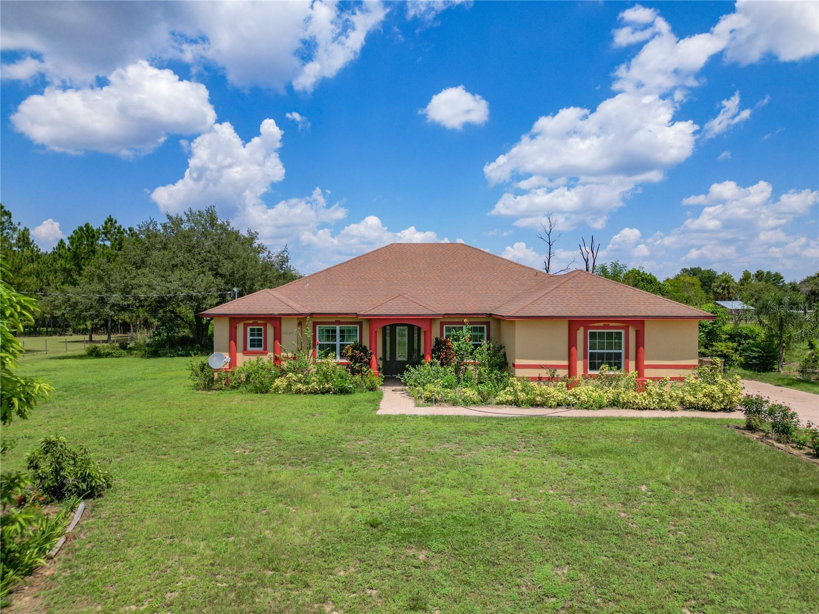 Photo of 16300 JOHNS LAKE RD, CLERMONT, FL 34711