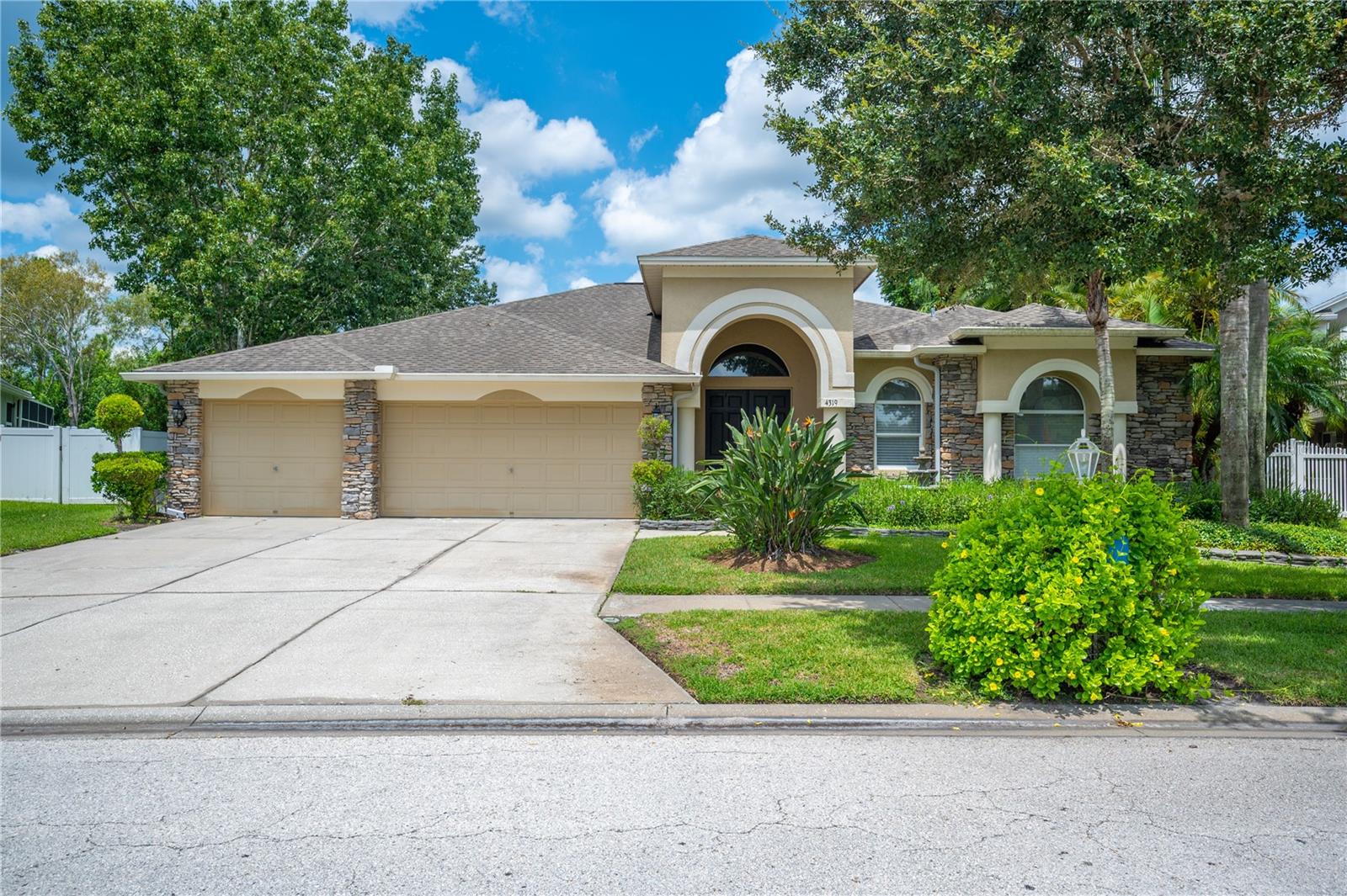 Photo of 4319 WATERFORD LANDING DRIVE, LUTZ, FL 33558