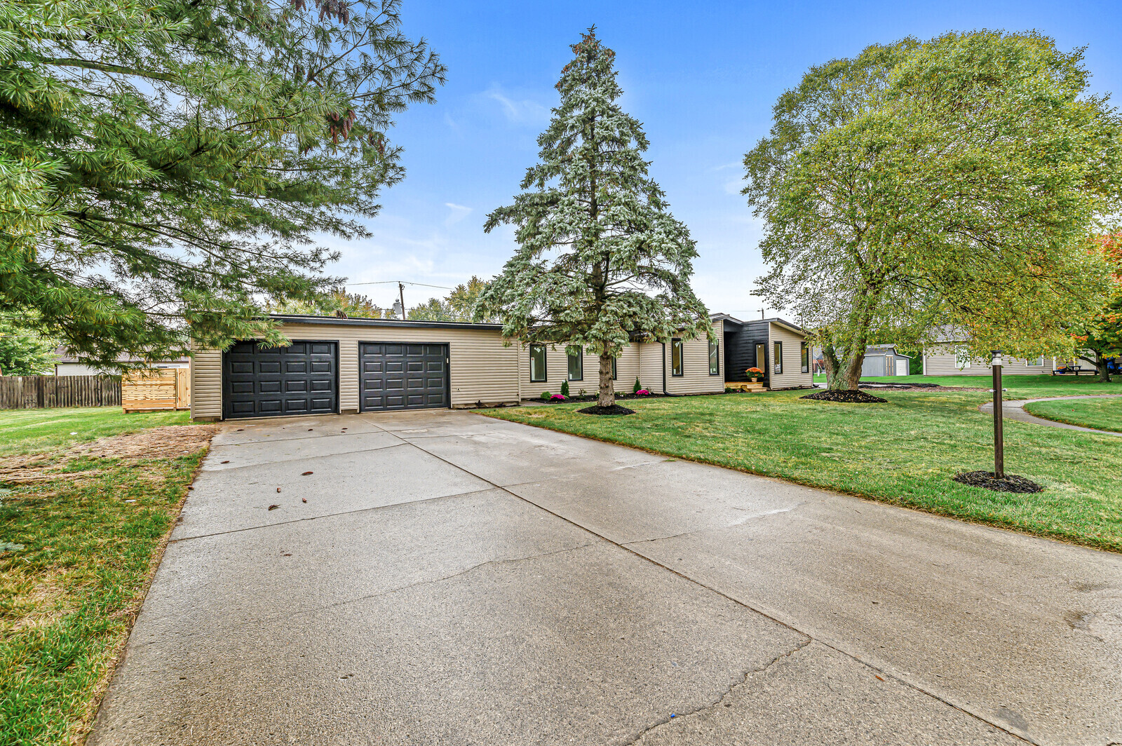 Photo of 1212 Hickory Drive, Shelbyville, IN 46176