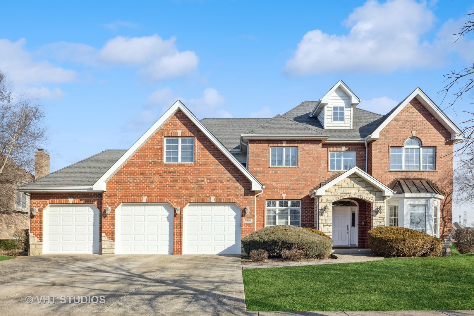Photo of 7962 Pineview Lane, Frankfort, IL 60423