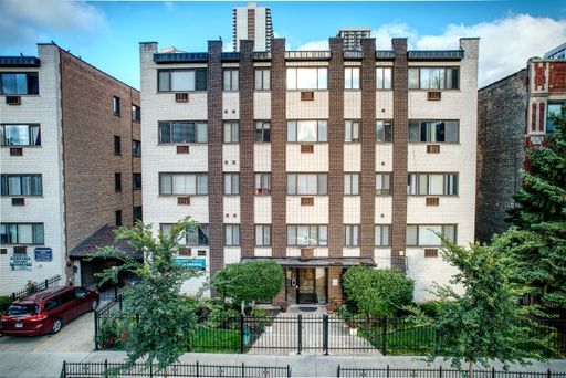 Photo of 6021 N Winthrop Avenue, Chicago, IL 60660